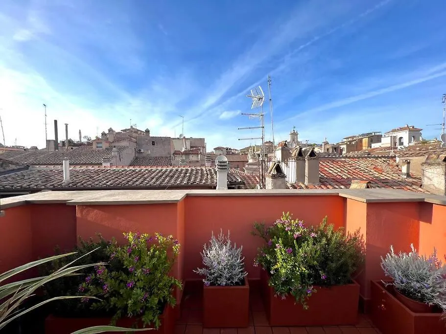 New! Uptown Terraces Apartment Rome